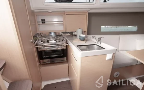 Oceanis 30.1 - Yacht Charter Sailica