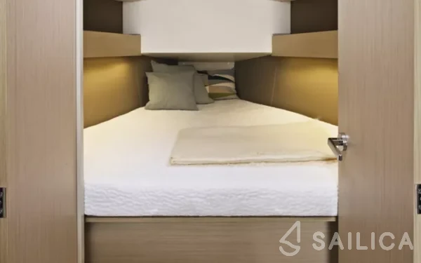 Oceanis 30.1 - Yacht Charter Sailica
