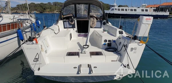 Dufour 32 - Yacht Charter Sailica