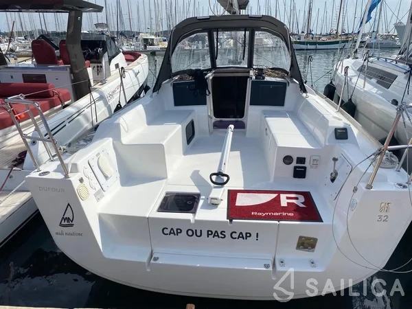 Dufour 32 - Yacht Charter Sailica