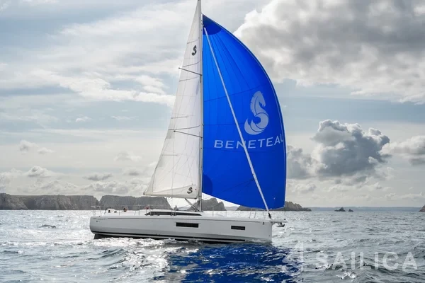 Oceanis 37.1 - Yacht Charter Sailica
