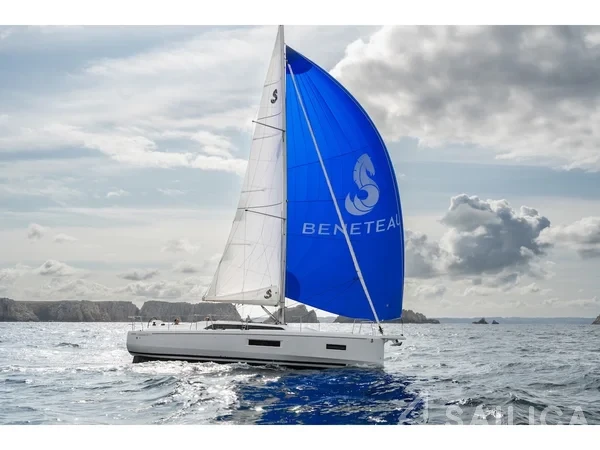 Oceanis 37.1 - Yacht Charter Sailica