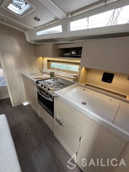 Oceanis 37.1 - Yacht Charter Sailica