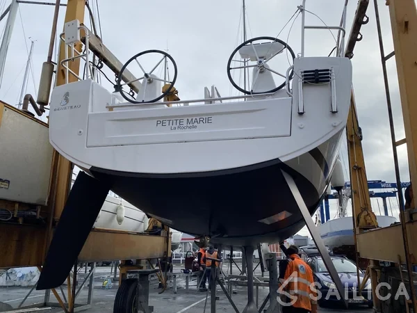 Oceanis 30.1 - Yacht Charter Sailica