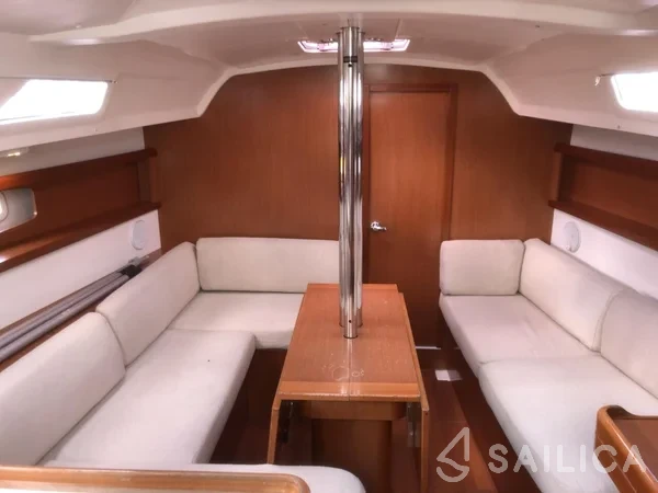 Oceanis 34 - Yacht Charter Sailica