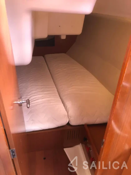 Oceanis 34 - Yacht Charter Sailica