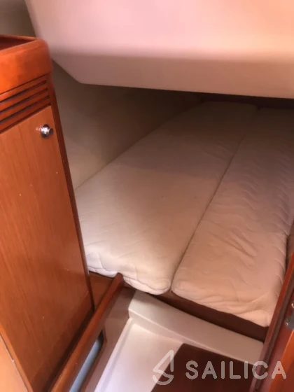 Oceanis 34 - Yacht Charter Sailica