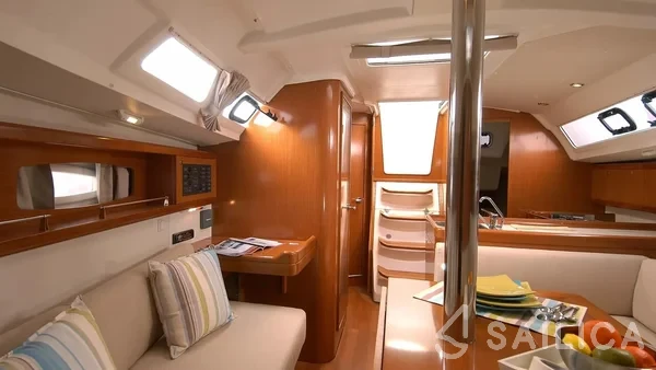 Oceanis 34 - Yacht Charter Sailica