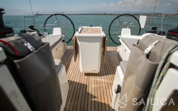 Oceanis 40.1 - Yacht Charter Sailica