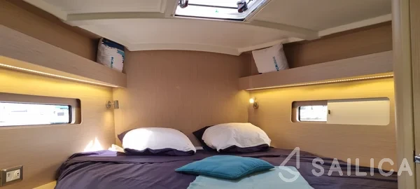 Oceanis 40.1 - Yacht Charter Sailica