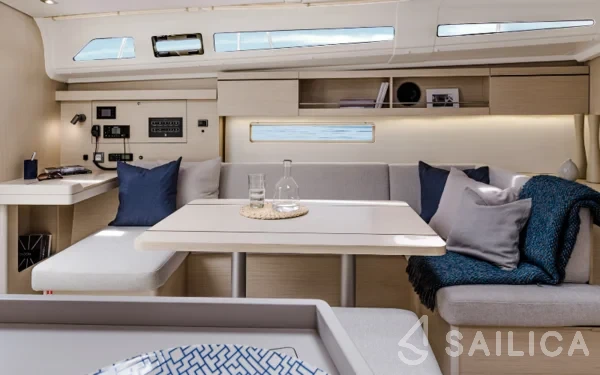 Oceanis 40.1 - Yacht Charter Sailica