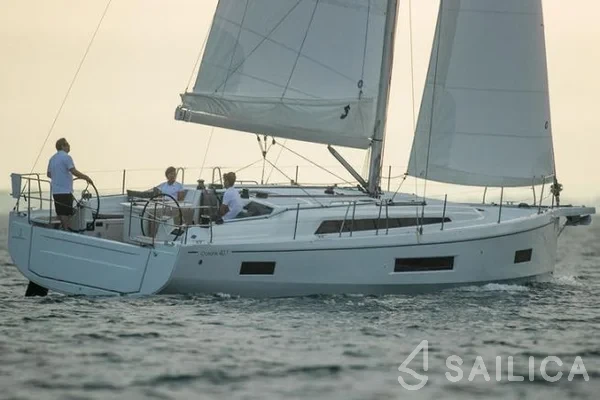 Oceanis 40.1 - Yacht Charter Sailica