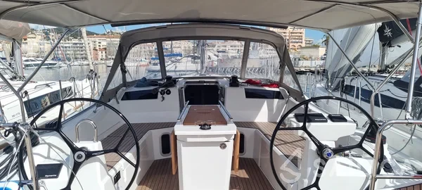 Oceanis 40.1 - Yacht Charter Sailica