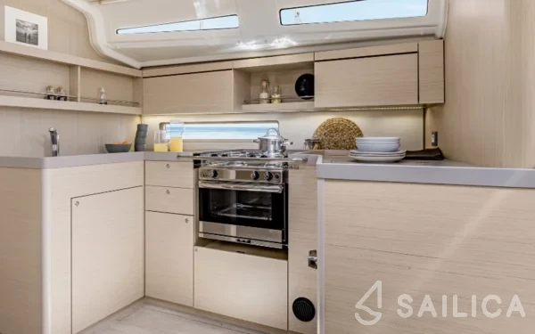Oceanis 40.1 - Yacht Charter Sailica