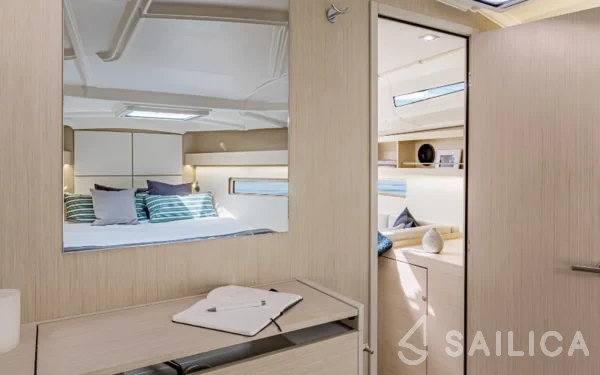Oceanis 40.1 - Yacht Charter Sailica