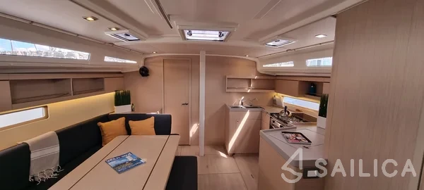 Oceanis 40.1 - Yacht Charter Sailica