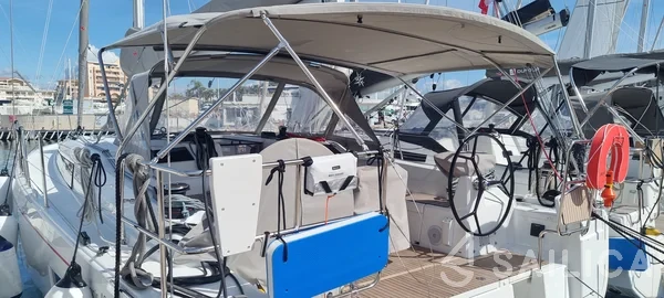 Oceanis 40.1 - Yacht Charter Sailica