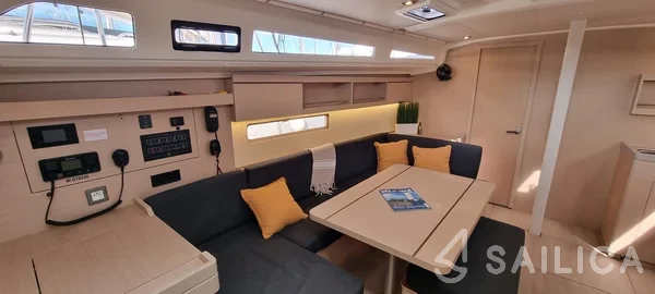 Oceanis 40.1 - Yacht Charter Sailica