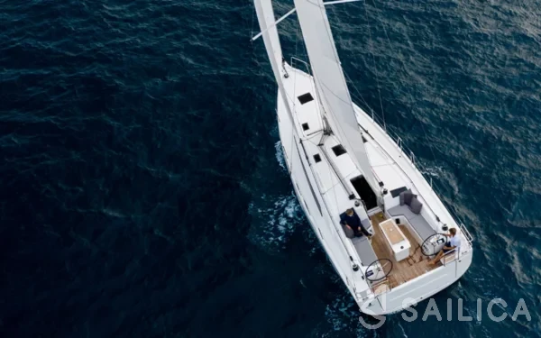 Oceanis 40.1 - Yacht Charter Sailica