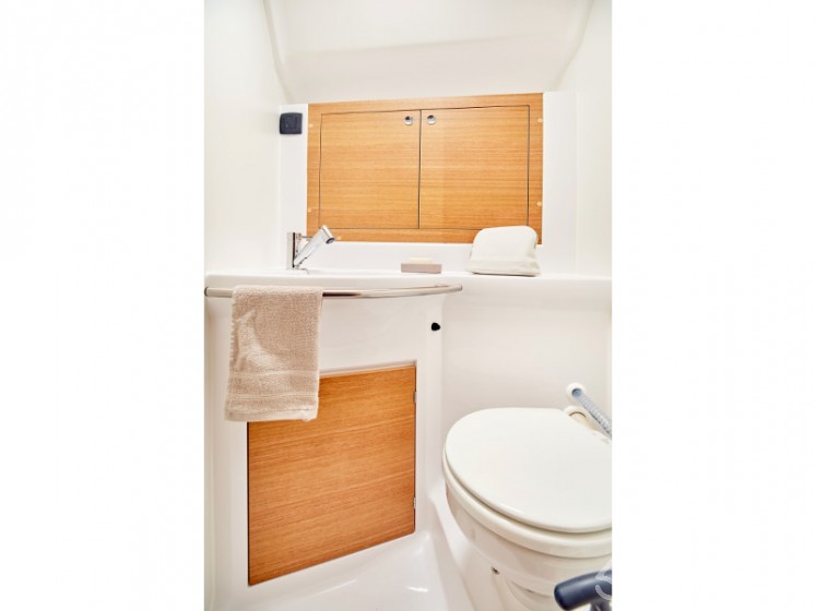 Elan 40.1 - Yacht Charter Sailica