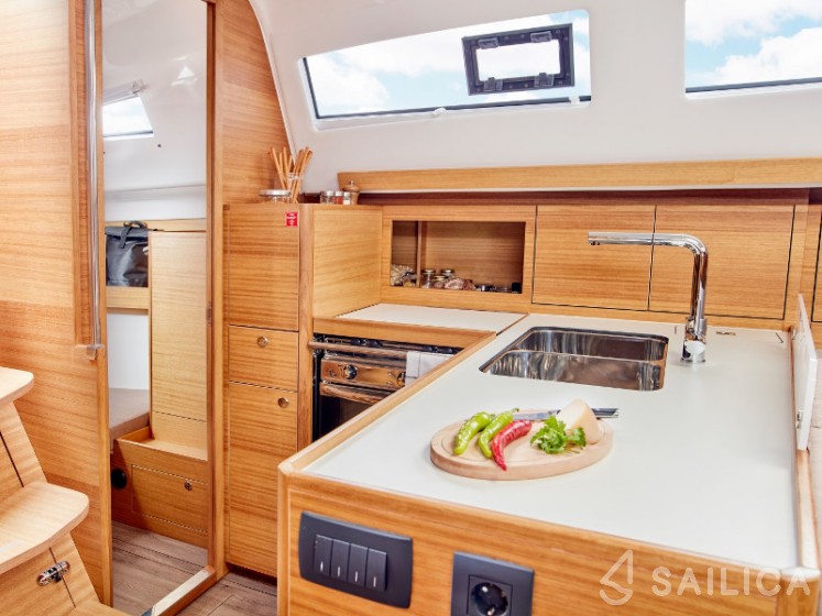 Elan 40.1 - Yacht Charter Sailica
