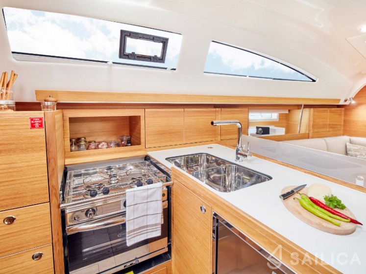 Elan 40.1 - Yacht Charter Sailica