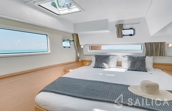 Lagoon 42 - Yacht Charter Sailica