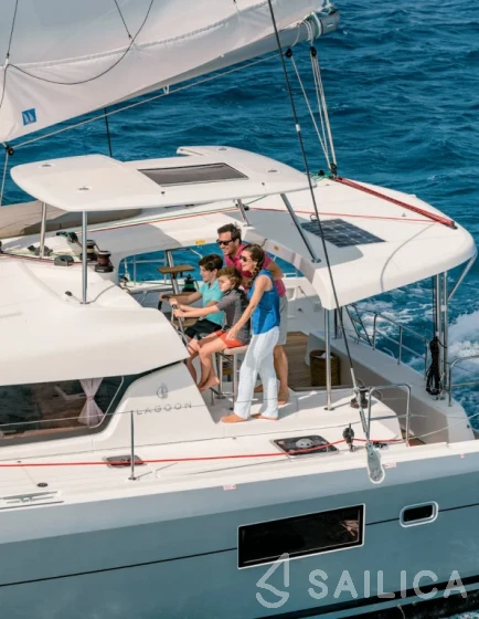 Lagoon 42 - Yacht Charter Sailica