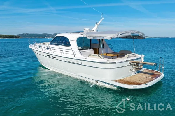 Adriana 44 - Yacht Charter Sailica