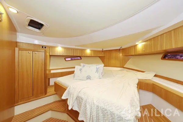 Adriana 44 - Yacht Charter Sailica