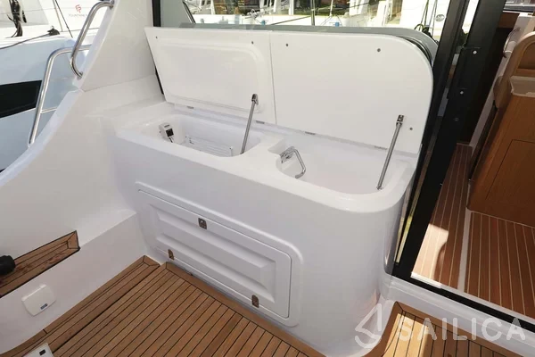 Adriana 44 - Yacht Charter Sailica