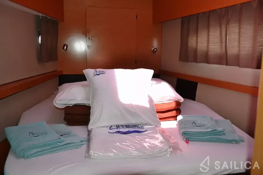 Helia 44 - Yacht Charter Sailica