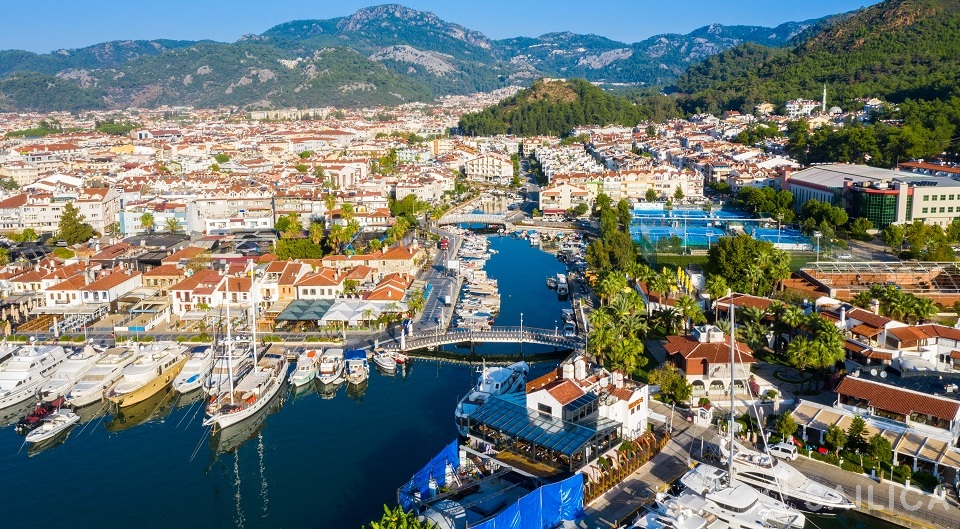 Helia 44 - Yacht Charter Sailica