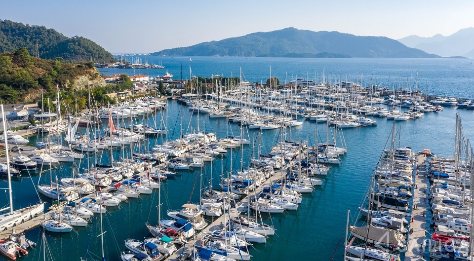 Helia 44 - Yacht Charter Sailica