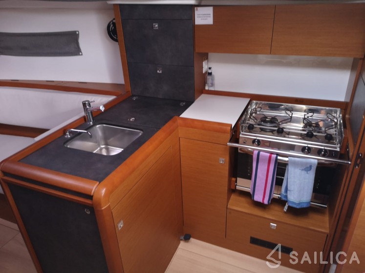 Sun Odyssey 349 - Yacht Charter Sailica