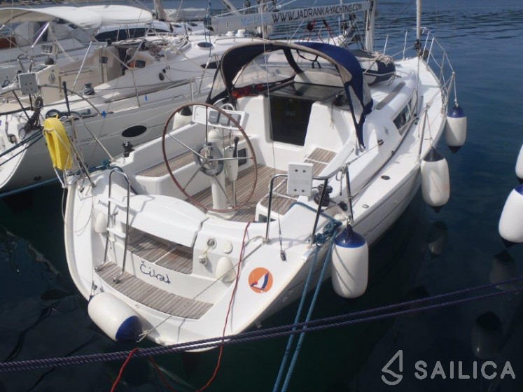 Sun Odyssey 32i - Yacht Charter Sailica