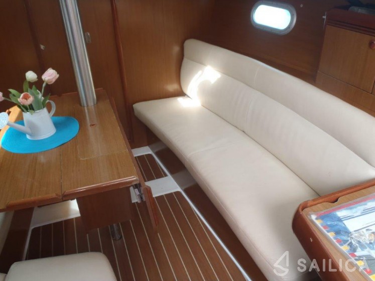Sun Odyssey 32i - Yacht Charter Sailica