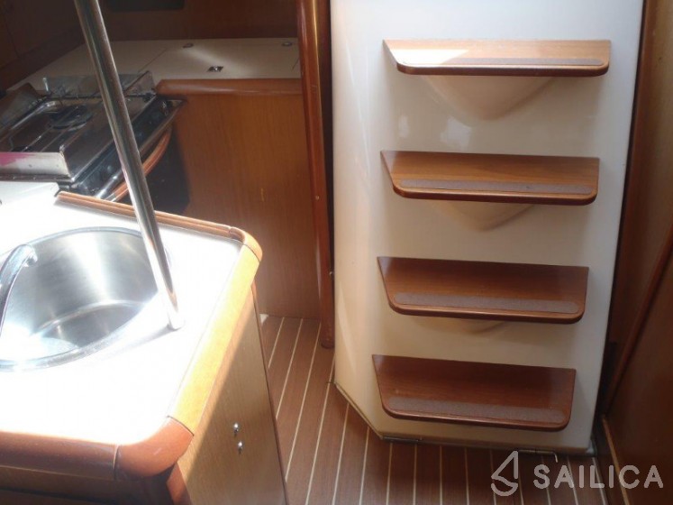 Sun Odyssey 32i - Yacht Charter Sailica