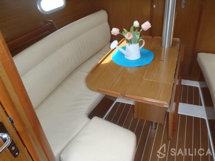 Sun Odyssey 32i - Yacht Charter Sailica