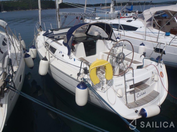 Sun Odyssey 32i - Yacht Charter Sailica