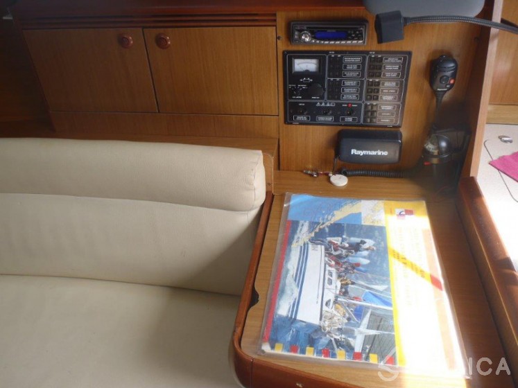 Sun Odyssey 32i - Yacht Charter Sailica