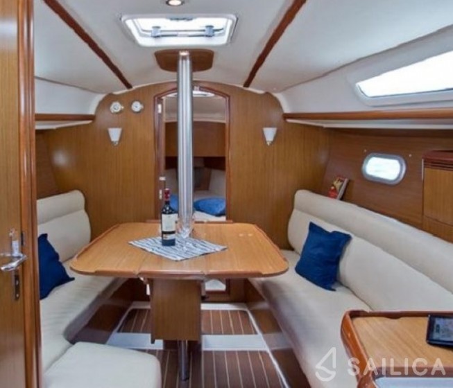 Sun Odyssey 32i - Yacht Charter Sailica