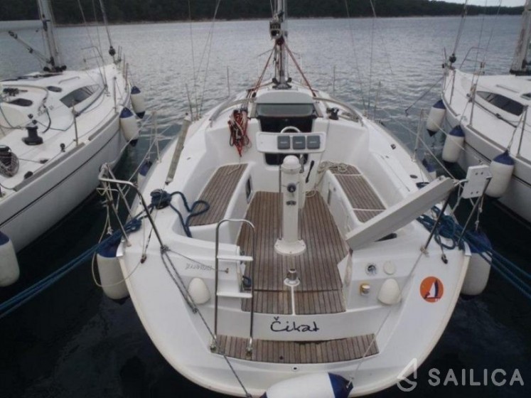 Sun Odyssey 32i - Yacht Charter Sailica