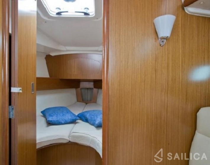 Sun Odyssey 32i - Yacht Charter Sailica