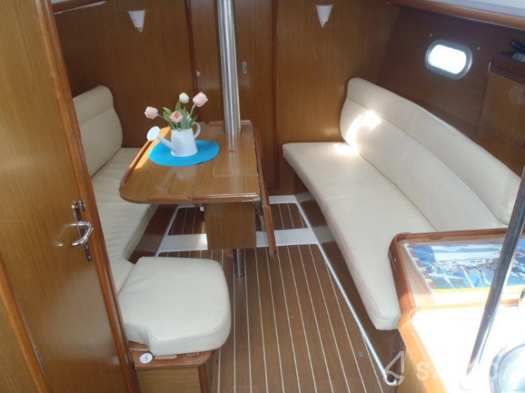 Sun Odyssey 32i - Yacht Charter Sailica