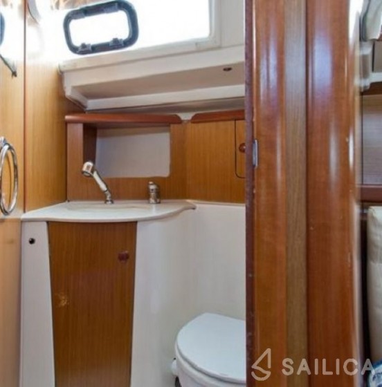Sun Odyssey 32i - Yacht Charter Sailica