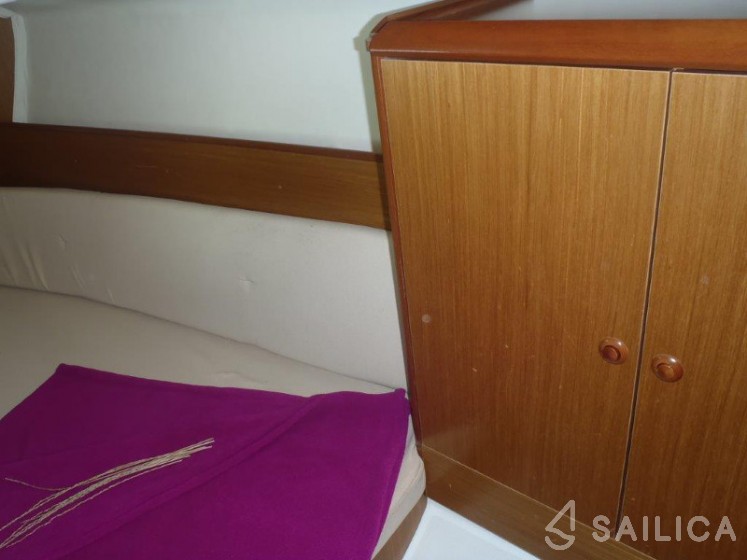 Sun Odyssey 32i - Yacht Charter Sailica