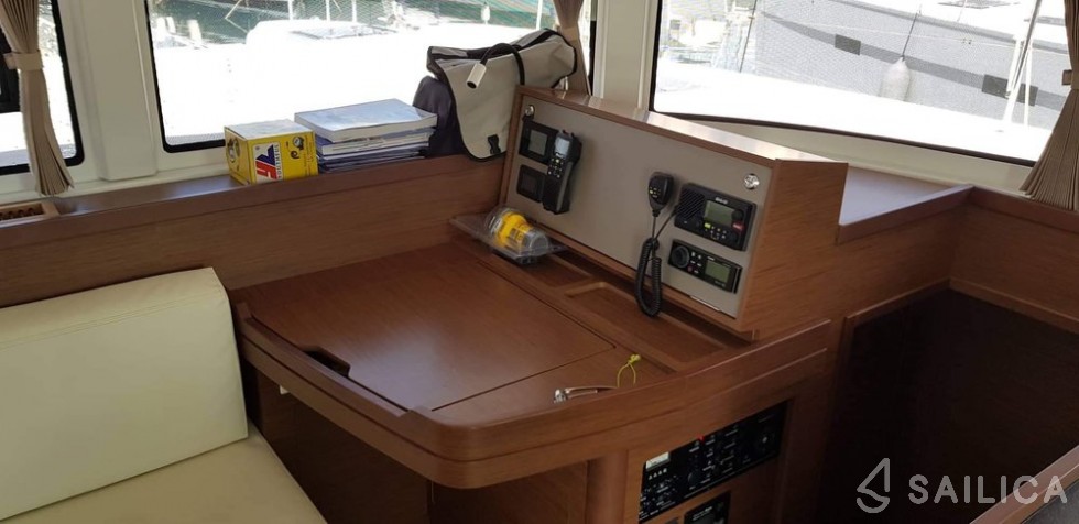 Lagoon 42 - Yacht Charter Sailica