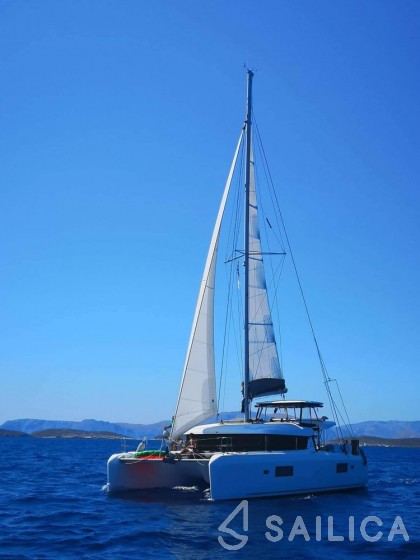 Lagoon 42 - Yacht Charter Sailica