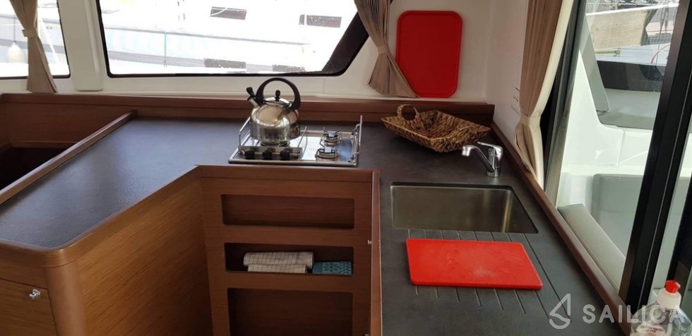 Lagoon 42 - Yacht Charter Sailica
